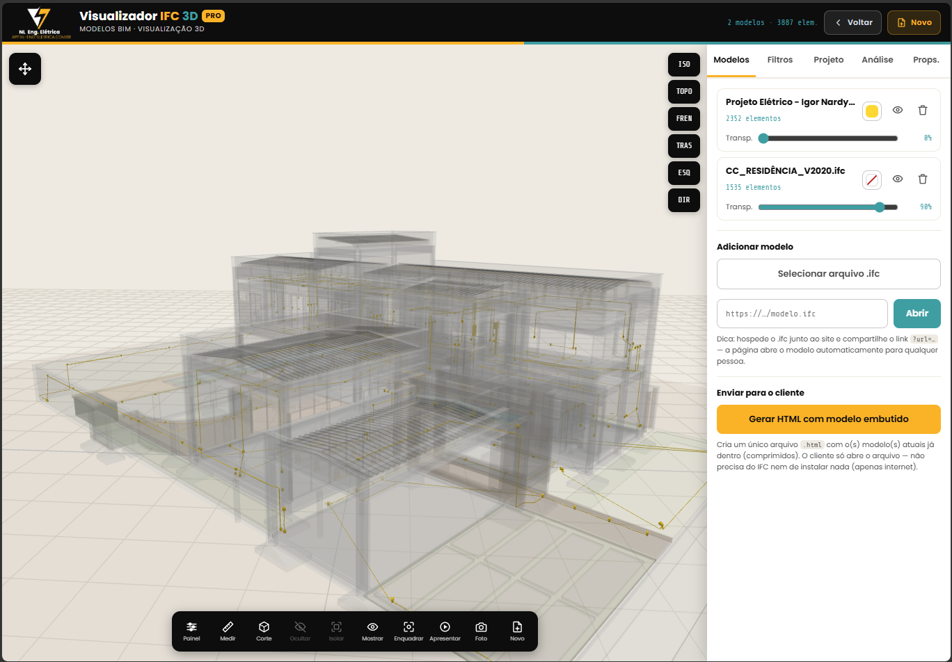 Modelo IFC aberto em 3D no visualizador, em vista ISO, com dois modelos federados no painel lateral e a barra de ferramentas embaixo